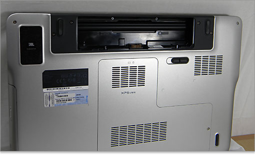 JBLサブウーファを内蔵。