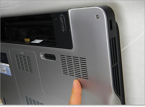 面の排気スリット用の空気を取り込むところです。