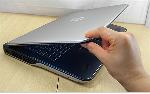 バックライトにLEDを採用