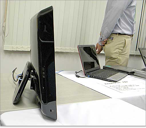 Inspiron One 19がいかに省スペースで済むか」