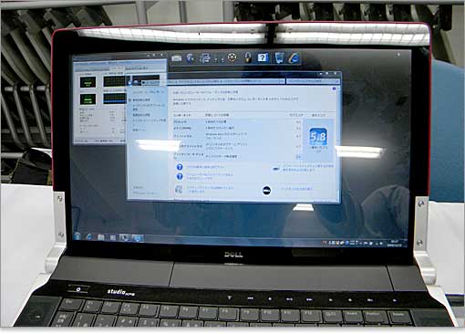 15.6インチワイドEdige to Edgeディスプレイ搭載