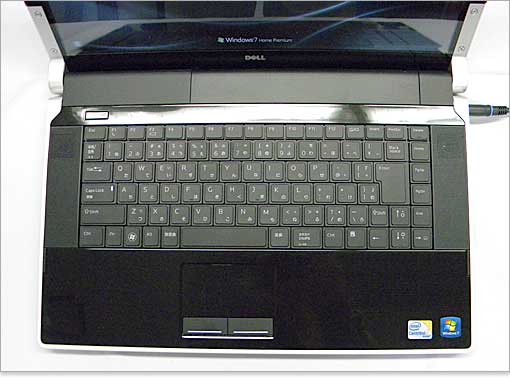 キーボード左右にはステレオスピーカー内蔵。