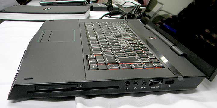 Alienware M15xの右側面