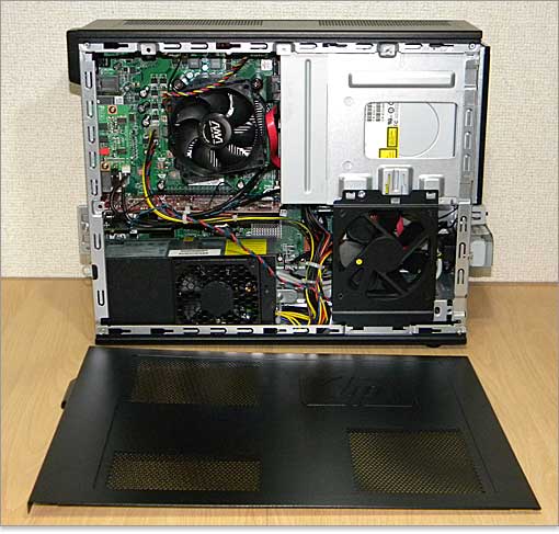 通気口の位置に3つの冷却ファンが配置