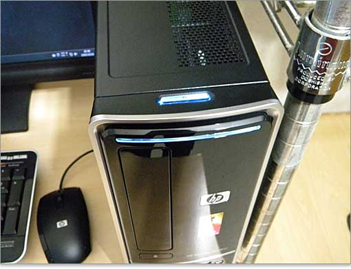 青白い光で点灯します。