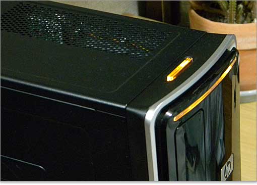 オレンジ色に点灯。