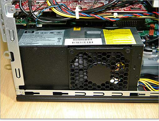 270W電源ユニットを内蔵。