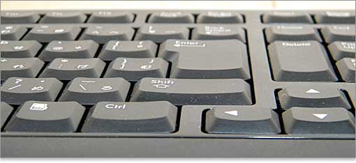 キートップの高さが低い印象を受けます。