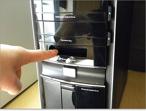 HP ポケット メディア ドライブ・スロットの様子。