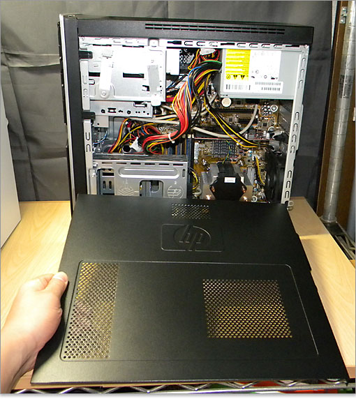 パネル左下の通気口は