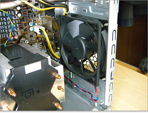 9センチのPCケースファン。