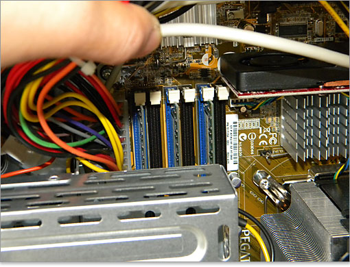 DDR3メモリ対応のスロットが6基備わっています。