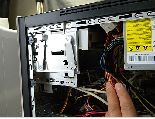 ネジフリーで非常に楽です。