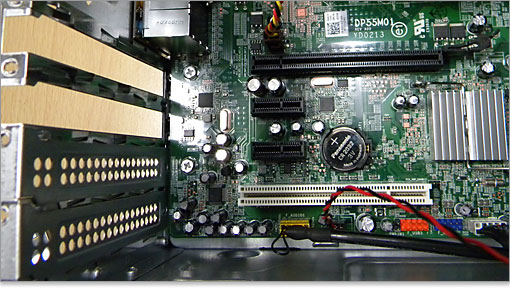 拡張スロットは、PCI Express ×16が1つ、PCI Express ×1が2つ、PCI が1つ。