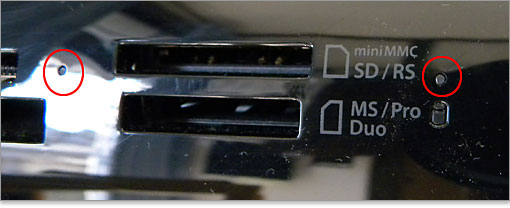 メディアカードスロット近くにあるアクセスランプをチェック