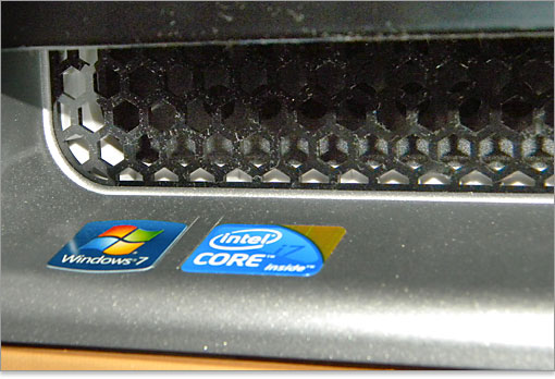 プラスチック製。