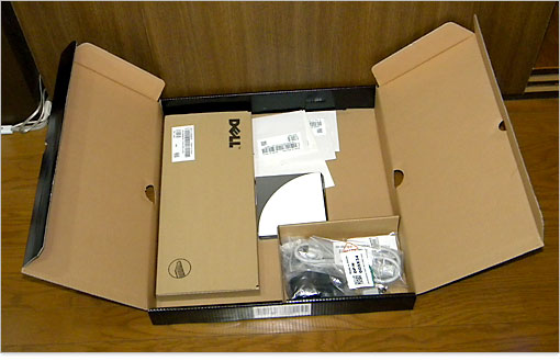 付属品の入った黒い箱を開け