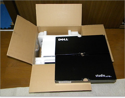 Studio XPS 8000本体が見えます。