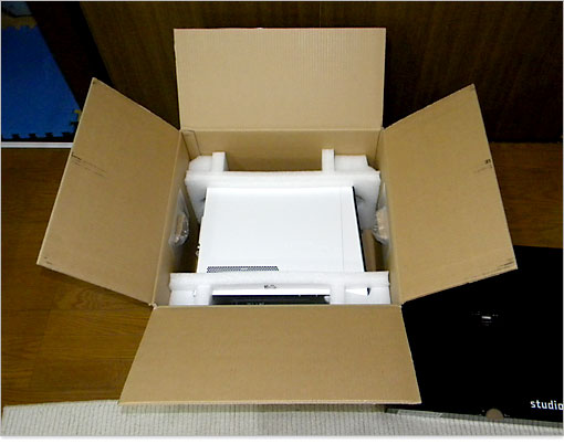 まずは本体から。