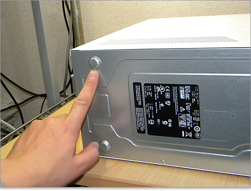 後方のスタンドはプレスで盛り上がった状態