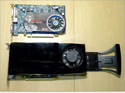 「ATI RADEON HD 4650」とサイズ比較。
