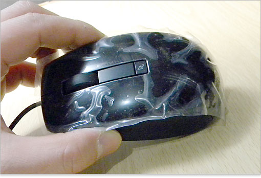 デル Studio XPS 8000にはレーザーマウスが付属してい