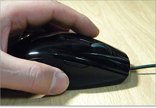 スクロールボタンを押し込んでリンクをクリックすると、新しいタブにページを開きます。