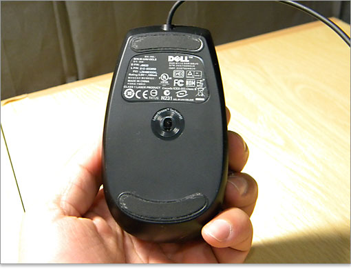 レーザーマウスはいっさい発光しません。