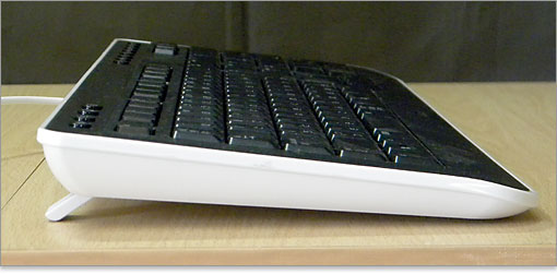 スタンドを立てると、さらに勾配がつきます。