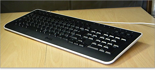 薄型の印象を受けるデザイン。