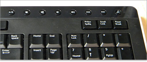 キーボード右上の丸いボタンで、