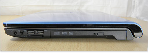 光学ドライブには、DVDスーパーマルチドライブやブルーレイコンボドライブ