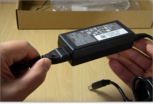 65WのACアダプタ