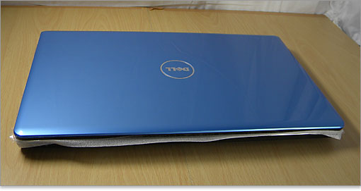 挟まれています。