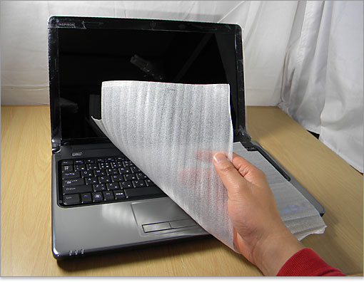 ベゼル（液晶画面の縁）