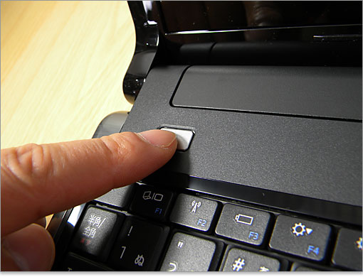 電源ボタンを初投入！