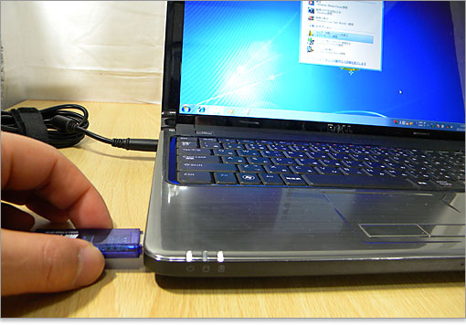 USB端子を装備。