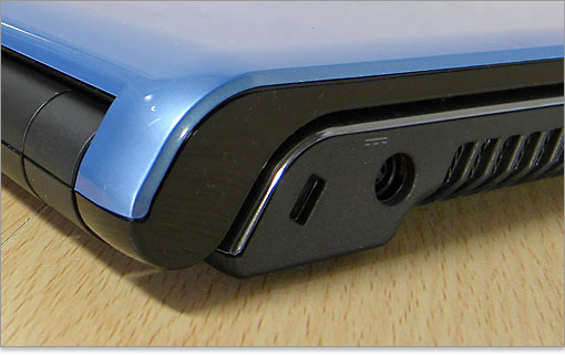 ディスプレイ部とPC本体をつなぐ蝶番