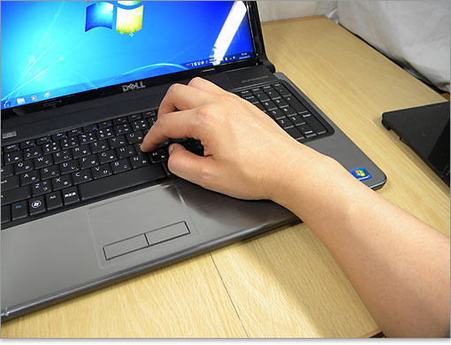 パームレストに手を置いたところ。