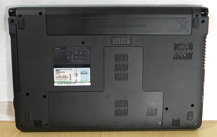 Inspiron 15 詳細レビュー、底面