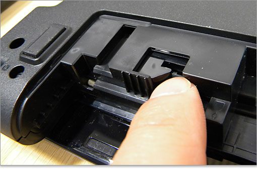 ロックする鉤爪。