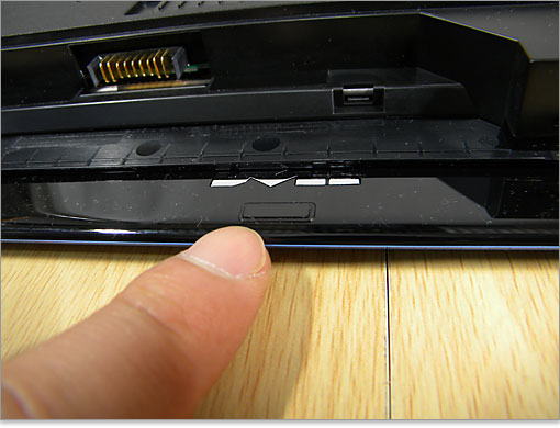 DELLロゴが少し垣間見えます。