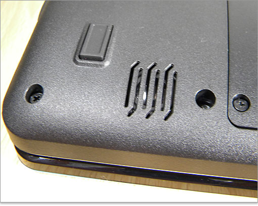 横には滑り止めゴムがあります。