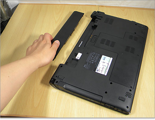 バッテリーを取り外せます