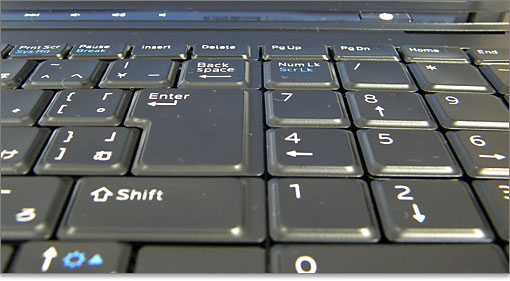 表面もフラットなので打鍵感はソフトな感じです