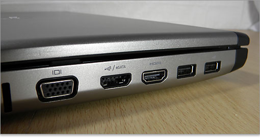 eSATA端子（USB共用）、HDMI端子、USB端子2つを装備。