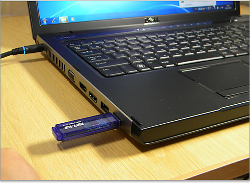 USB端子は使いやすい手前に2つ装備。 