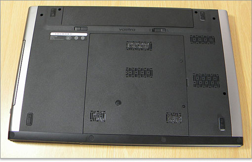 底面とバッテリーベイ