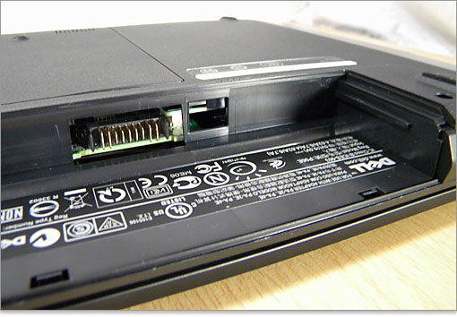 バッテリー接続の端子。 