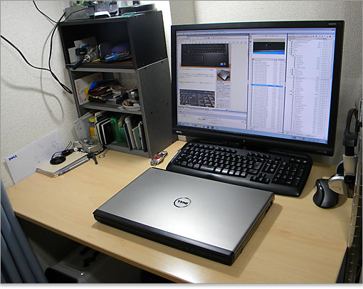 据え置き用にもいいです。デスクに置いた様子。